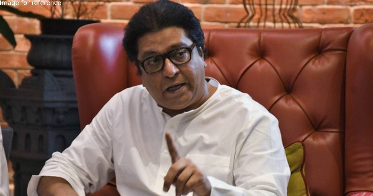 Raj Thackeray praises Fadnavis for accepting Deputy role in Maha govt, 'alerts' new CM